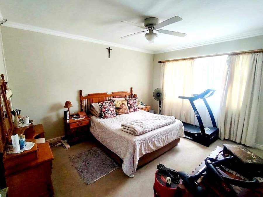 6 Bedroom Property for Sale in Kidds Beach Eastern Cape